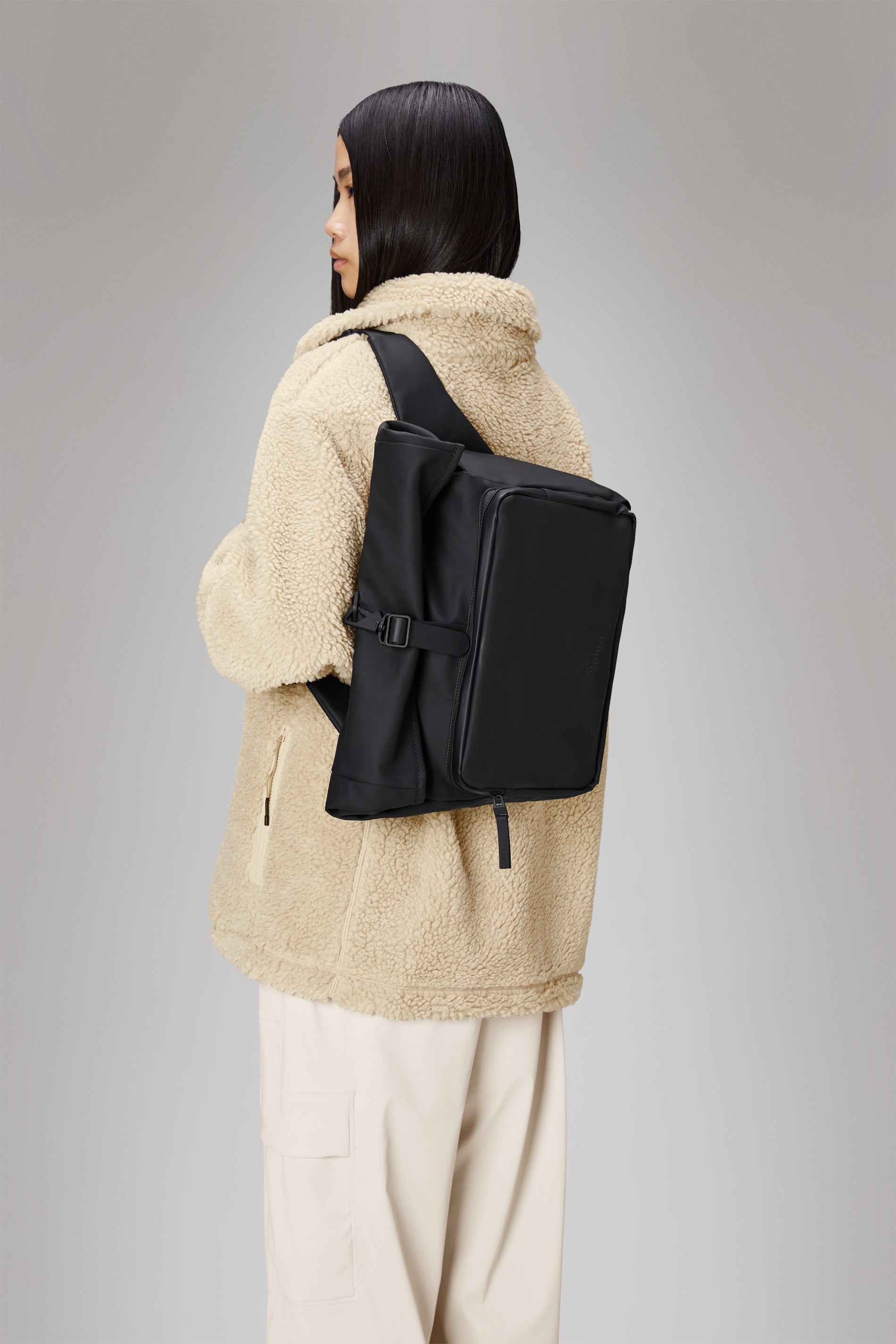 Rains Rolltop Commuter Bag Messenger 01 Black